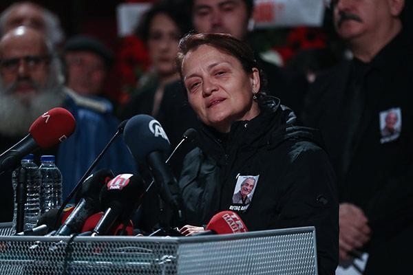 Xərçəngdən ölən aktyorla vida mərasimindən FOTOLAR